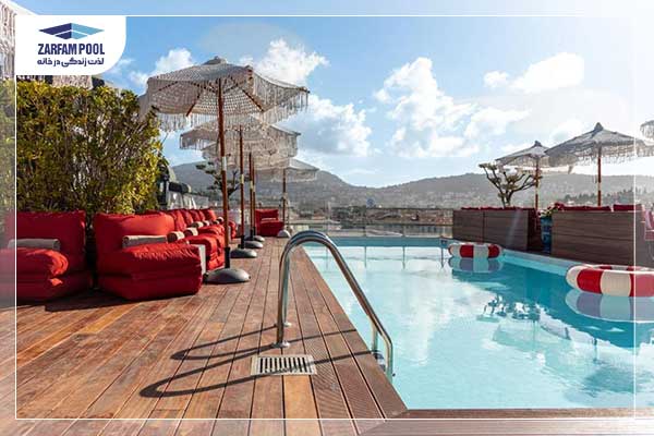 استخر روی پشت بام